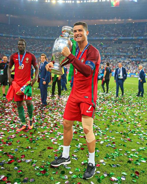 泰森39+5+4&准绝杀恩比德33+5 骑士险胜76人