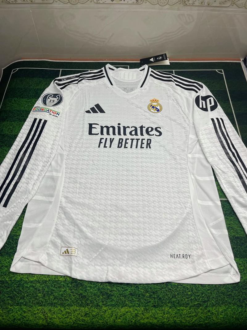 BLG暴打TES却深陷BUG风波！全华班有望世界赛夺冠，TES采访引热议